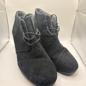 Toms Black Suede wedge heel booties in EUC - Size 8